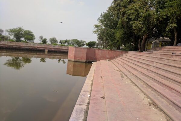 Shri Hit Mansarovar Vrindavan (Maant Gaao)